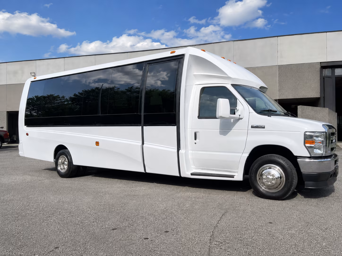 charter buses for logan school trips down i 15 to salt lake city museums