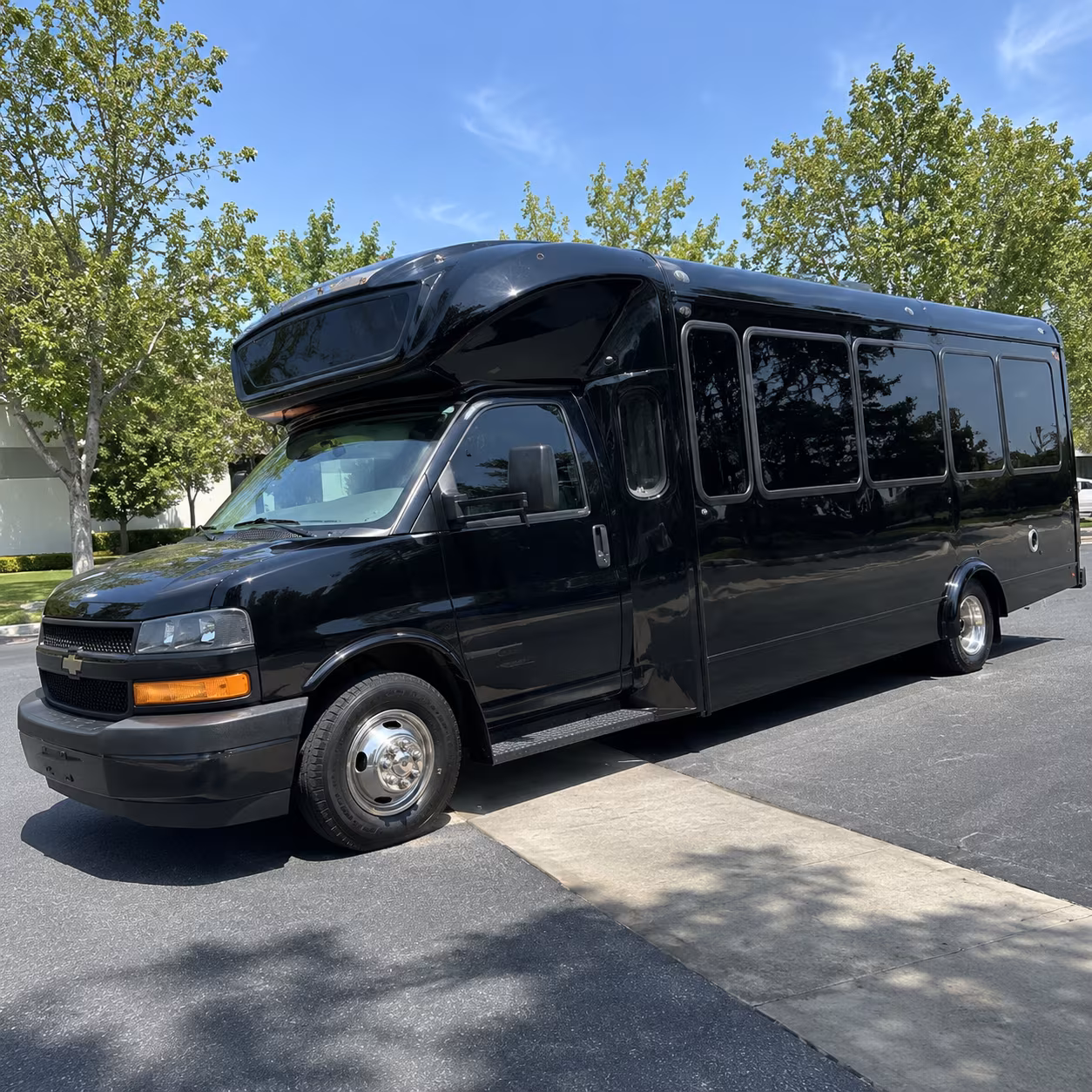 logan 15 passenger party bus